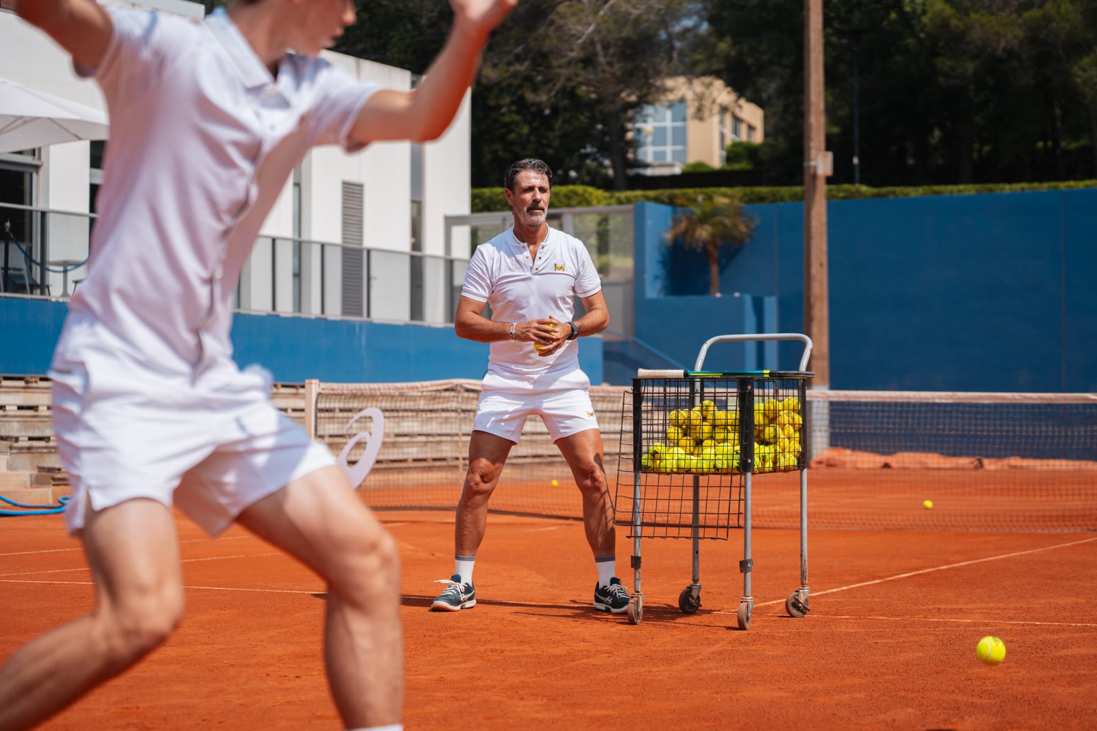 Ο Patrick Mouratoglou καθοδηγεί μια ιδιωτική συνεδρία coaching
